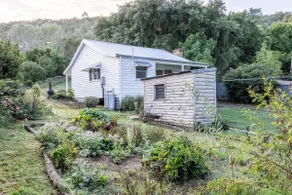 Pet friendly Cottage with fireplace - Walk to town - Image 2