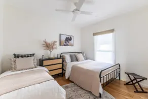Pet friendly Cottage with fireplace - Walk to town - Image 5