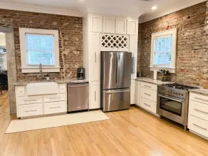 Historic Charm in the Oaks - Image 2