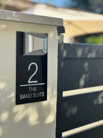 Private suite with sea view - Image 3