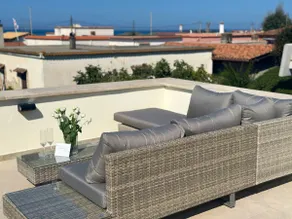 Private suite with sea view - Image 4