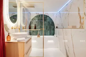 Premium Cinema Room with Spa and Private Garden - Image 2