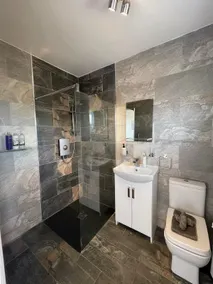Hillbarn Studio Free Parking & Private Patio - Image 3