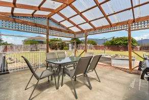 Spacious Family Home with Views - Image 3