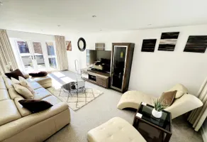 4 Bedroom home with study space - Image 3