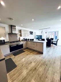 4 Bedroom home with study space - Image 4