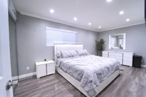 Stylish 3BR + King Bed + Fire Pit + Near Universal - Image 5