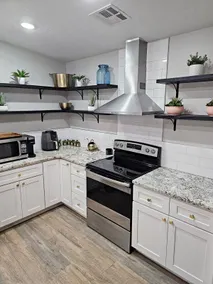 Cozy Modern 3 Bedroom Bungalow - Image 4