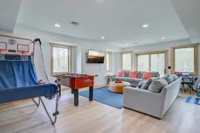 Spacious White Mountain Home w/2 Masters+Hot Tub - Image 4