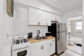 Chic Urban Stay Steps to Downtown Royal Oak - Image 2