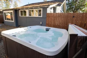 Charming Cozy Cottage with Hot Tub - Image 2