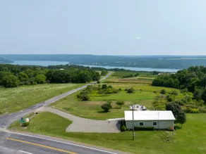 Lake & Vineyard View - Image 2
