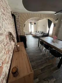 3 bedroom Downtown House - Image 3
