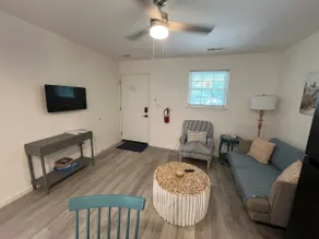 Bex Comfort: 2BR, Walk to Park Circle - Image 5