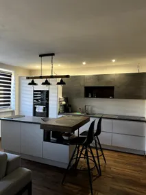 Modern apartment in city centre - Image 3