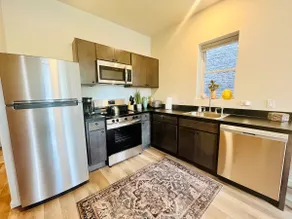 Sunny Cozy Spacious Boho-Chic Condo in Bridgeport - Image 2