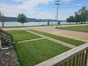 Layla's on the Lake - Image 4