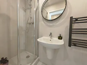 1 Bed private home in Bristol - Image 5