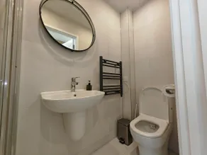 1 Bed private home in Bristol - Image 4