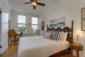 Downtown 1 Bdrm - Walk to coffee and tacos! - Image 3