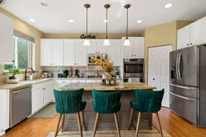 1/2 Acre Retreat: 100” TV, Open layout | Navy Base - Image 4
