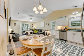 SuperFrink 3BR Dog Friendly 5 min drive to beach - Image 5