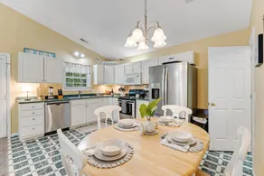 SuperFrink 3BR Dog Friendly 5 min drive to beach - Image 4