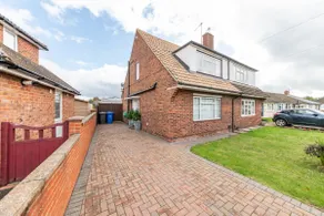 Family home, view of Windsor Castle - Image 2