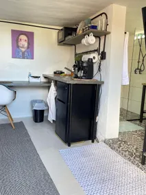 Cozy Retreat: Your Modern Studio - Image 3