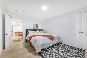 Safari Escape: Modern Apt 2B/1B, Kitchen, Parking! - Image 2