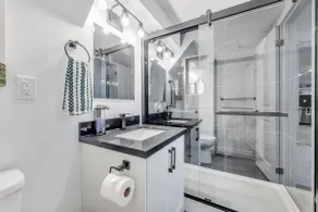 Safari Escape: Modern Apt 2B/1B, Kitchen, Parking! - Image 5