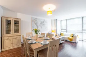 CENTRAL DUBLIN SMITHFIELD MARKET BEAUTIFUL APT 6. - Image 2