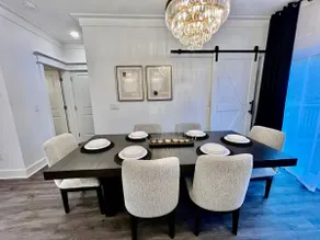 Glamorous House - Image 2