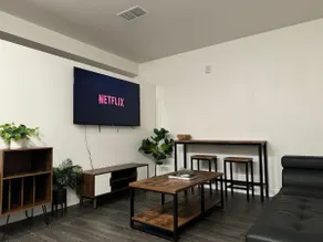 Contemporary Elegant Retreat - Image 3