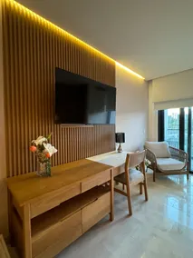 Modern Oceanfront Apartment - Image 5