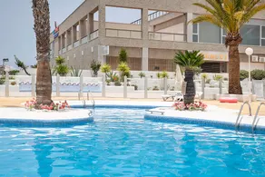 Generous and modern flat next to Las Vistas Beach - Image 2