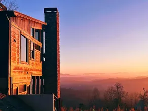 Over The Top Hideaway - Entire House - Image 2