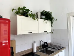 Spacious 5 Bedroom Apartment w/Balcony for Groups - Image 3