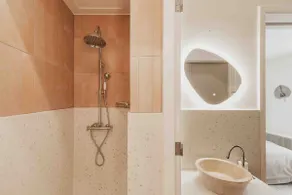 Local Tulip City Apartment 18 mins from Amsterdam - Image 3