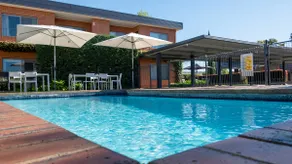 One Bedroom Apartment- Parkview Motor Inn - Image 2
