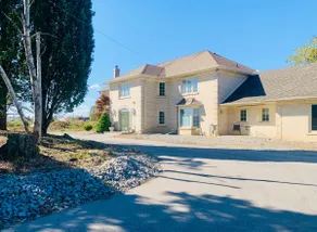 Amazing Unique House in Richmond Hill - Image 3