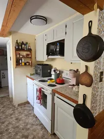 Shore Road Cottage - Image 4