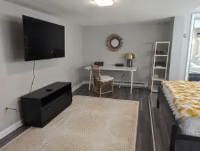 Secluded Getaway Near Downtown, Airport, Hospitals - Image 3