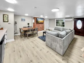 Stylish 2BR/2BA Close to Lake WA - Image 5