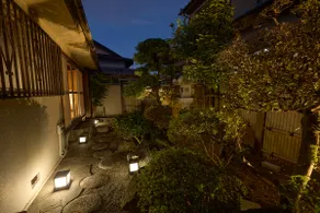 [Japanese Garden] 3 minutes from the station | Retro house with tatami mats 100㎡ | Maximum 11 people | 6 beds | Free parking | Namba 30 minutes - Image 4
