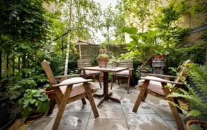 Recently refurbished period 1 bed with garden - Image 4