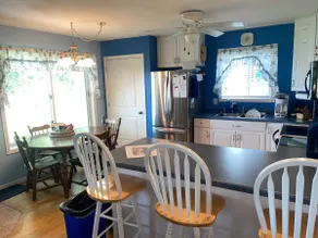 Perfect Lake Front Home in a quiet bay! - Image 4