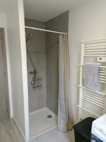 Entire renovated apartment - Image 5