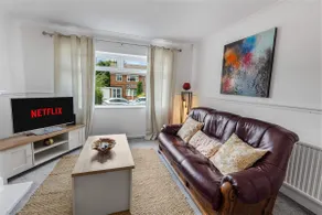 3-Bed Home in Macclesfield | Sleeps 6 | Parking - Image 2
