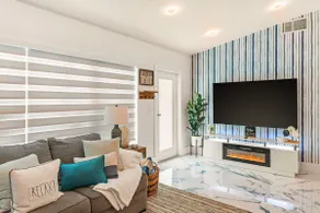 Family Paradise| 10min to Beach |Mini-put| Led Bar - Image 3